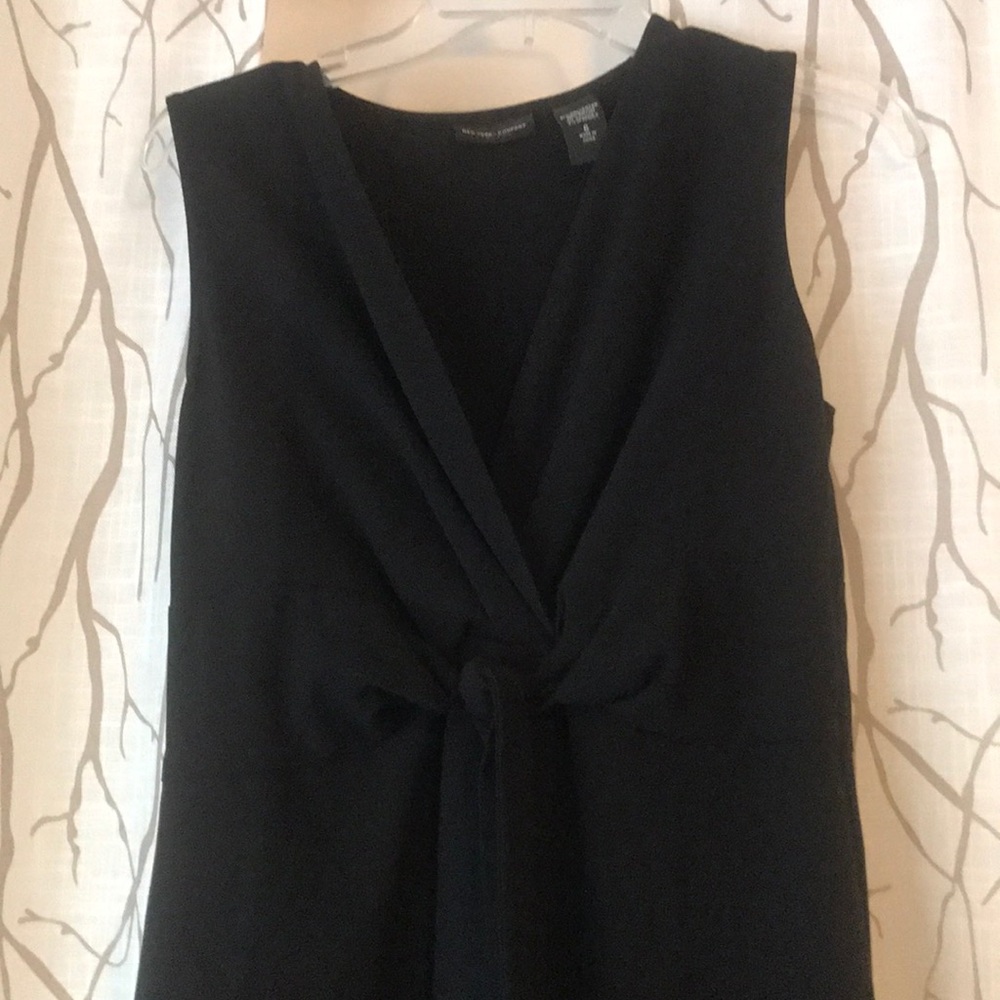 Black v neck dress
